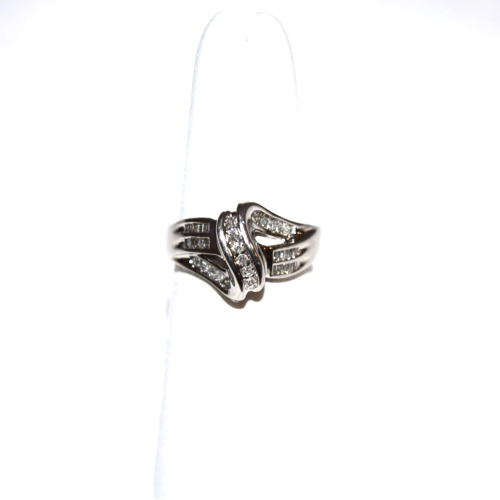 Elegant solid 10k WG and diamonds Women's Ring
